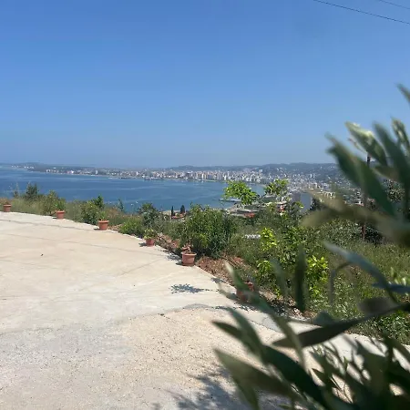 Sea View Apartment *