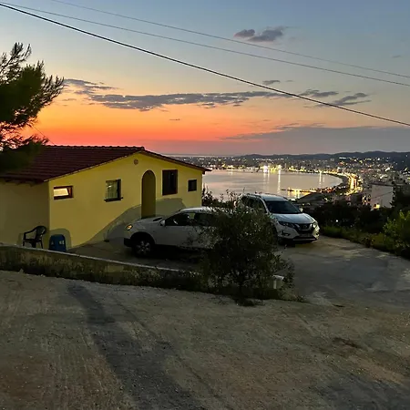 Sea View Apartment *